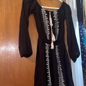 Side shoulder dress 🖤🤍